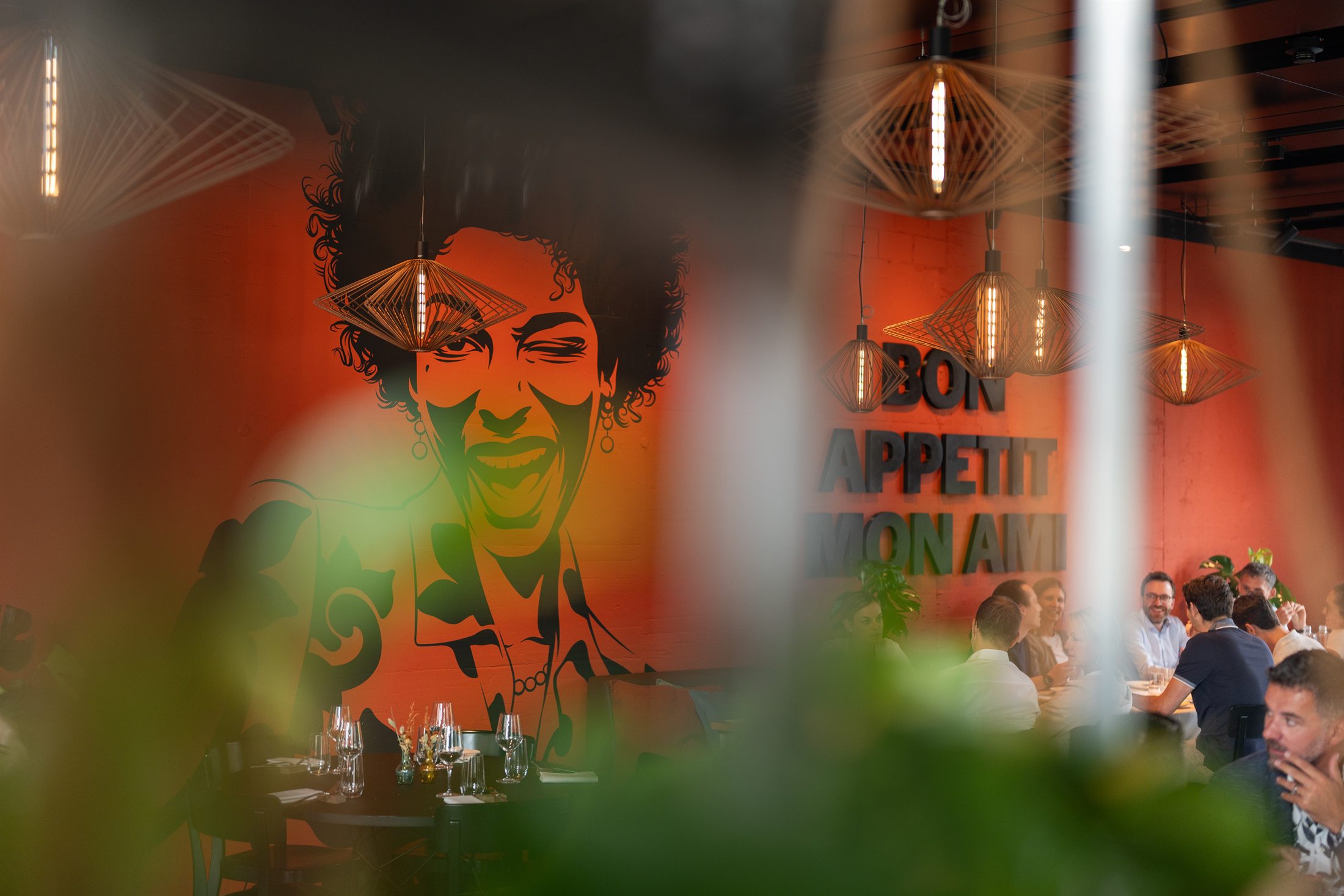 Eve als Wandbild in ihrer Brasserie