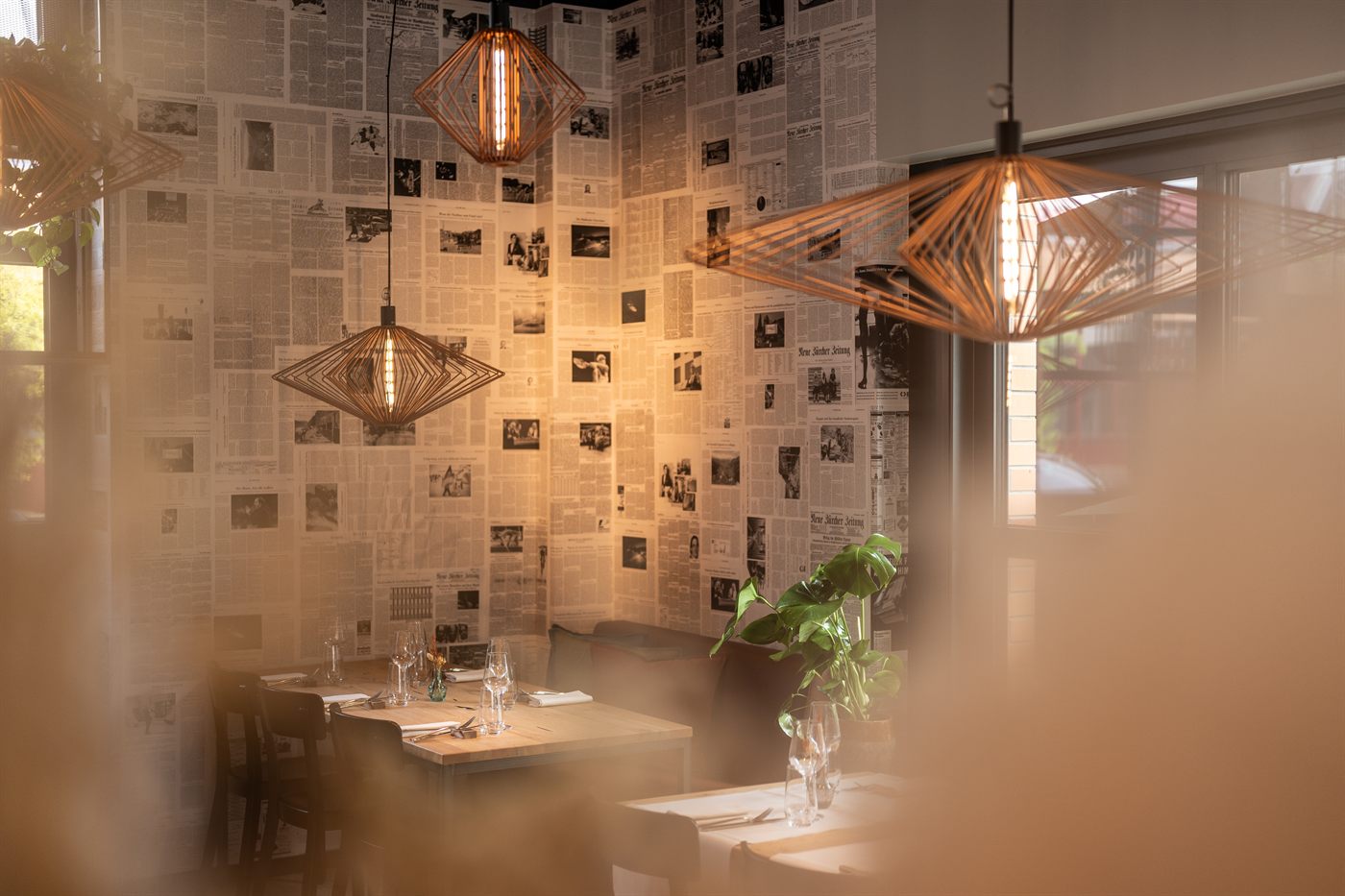 Lese-Ecke mit Zeitungswand